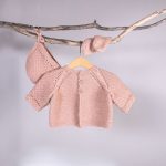 Stickat set Bebisset Kamelia K2 - garnpaket från Bluum i Sunset in Sahara