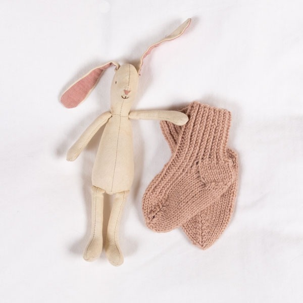 Stickat set Kamelia - garnpaket från Bluum i Sunset in Sahara