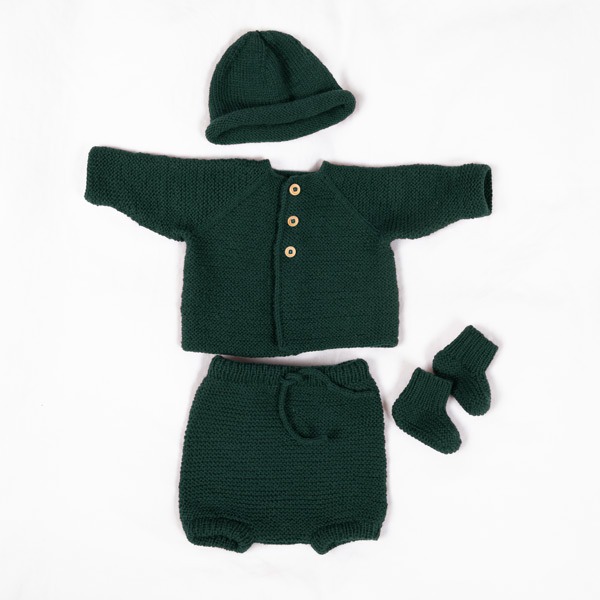 Stickat set Trille med blöjbyxa och mössa - garnpaket i Bluum Pure Eco Baby Wool