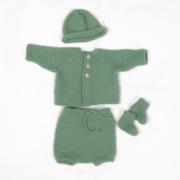 Stickat set Trille med blöjbyxa och mössa - garnpaket i Bluum Pure Eco Baby Wool