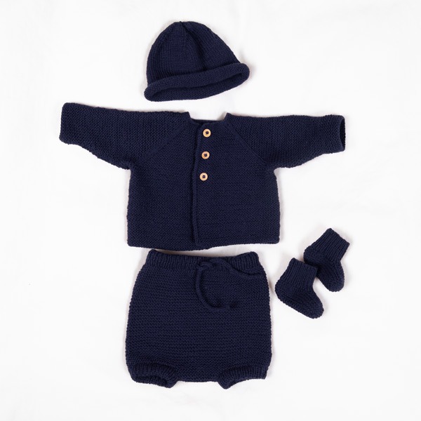 Stickat set Trille med blöjbyxa och mössa - garnpaket i Bluum Pure Eco Baby Wool