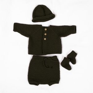 Stickat set Trille med blöjbyxa och mössa - garnpaket i Bluum Pure Eco Baby Wool