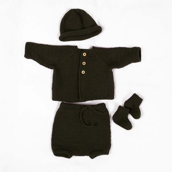 Stickat set Trille med blöjbyxa och mössa - garnpaket i Bluum Pure Eco Baby Wool