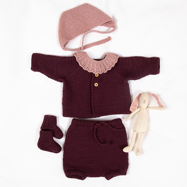 Strikkesett-Babysett-Rille-J2-8-2-1-1.jpeg Stickat set Trille med blöjbyxa & bebismössa - garnpaket i Bluum Pure Eco Baby Wool