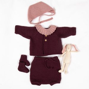 Stickat set Bebisset Trille J2 - garnpaket i Bluum Pure Eco Baby Wool