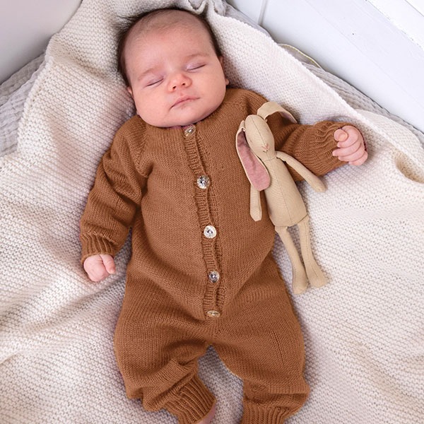 Stickad overall med raglan - garnpaket i Bluum Soft Merino Ull