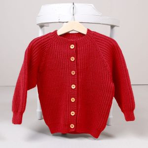 Stickad kofta Noah - garnpaket i Bluum Soft Merino Ull