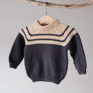 Stickad tröja Anton - garnpaket från Bluum i Sunset in Sahara