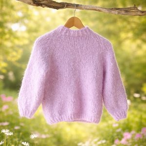 Stickad tröja August - garnpaket från Bluum i Fnugg