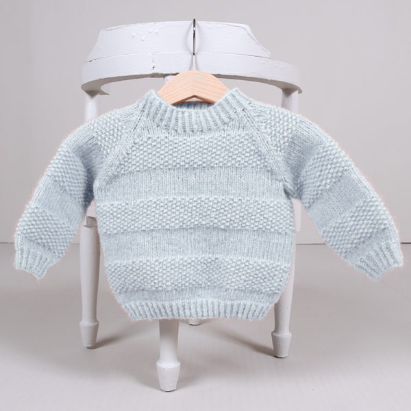 Stickad tröja Lilla grodd - garnpaket från Bluum i Fluffy