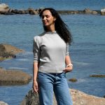 Stickad tröja Novi till dam Grått och Svart - garnpaket i Bluum Soft Merino Ull