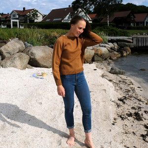 Stickad tröja Ultimat till dam - garnpaket i Bluum Soft Merino Ull