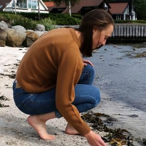 Stickad tröja Ultimat till dam - garnpaket i Bluum Soft Merino Ull