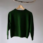 Stickad tröja Ultimat till dam Flaskgrön - garnpaket i Bluum Soft Merino Ull