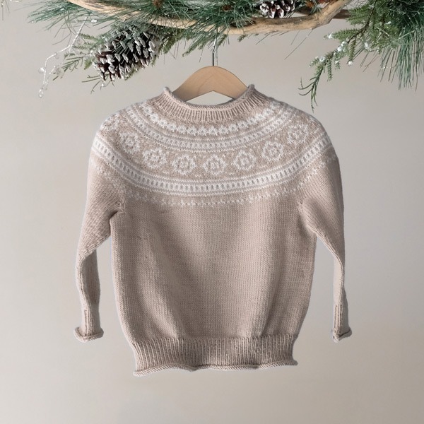 Stickad tröja Vinterdröm - garnpaket i Bluum Soft Merino Ull