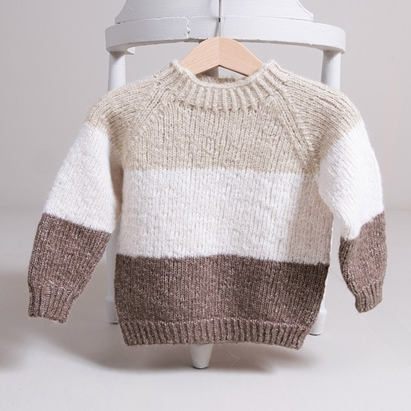 Stickad tröja Vårränder - garnpaket från Bluum i Fluffy