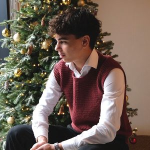 Stickad väst Robin till män - garnpaket i Bluum Soft Merino Ull