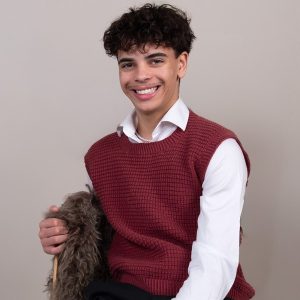 Stickad väst Robin till män - garnpaket i Bluum Soft Merino Ull