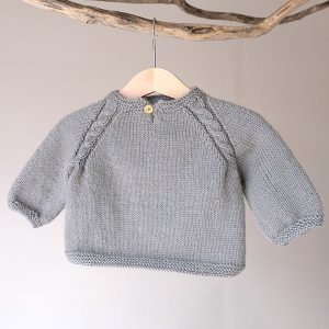 Stickad tröja Kamelia med blöjbyxa - garnpaket från Bluum i Sunset in Sahara