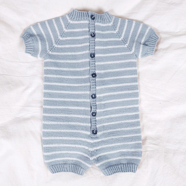 Stickad overall Sommaroverall m/ränder - garnpaket i Bluum Soft Merino Ull