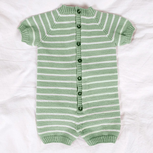 Stickad overall Sommaroverall m/ränder - garnpaket i Bluum Soft Merino Ull