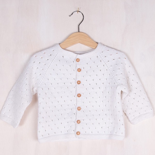 Stickad kofta Madicken - garnpaket i Bluum Soft Merino Ull