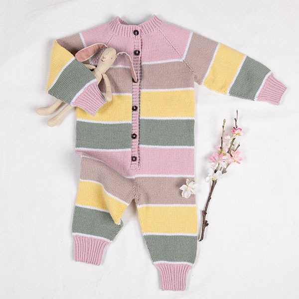 Stickad overall Sockervadd med raglan - garnpaket i Bluum Soft Merino Ull