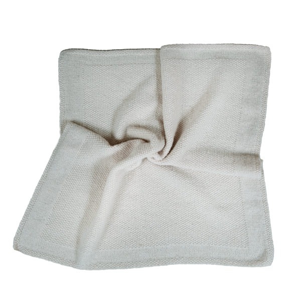 Stickad Bebisfilt Pärla - garnpaket från Bluum i Fluffy