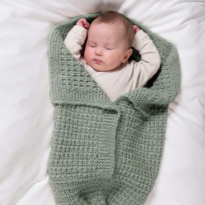 Stickad Myspåse Klara - garnpaket från Bluum i Møy alpacka och ull