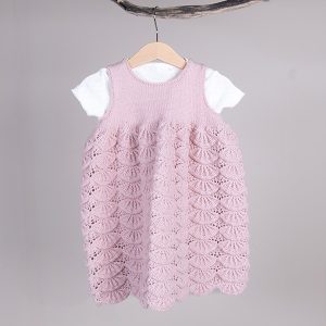 Stickad klänning Våg - garnpaket i Bluum Pure Eco Baby Wool