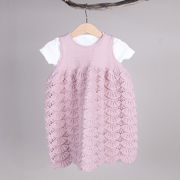 Stickad klänning Våg - garnpaket i Bluum Pure Eco Baby Wool