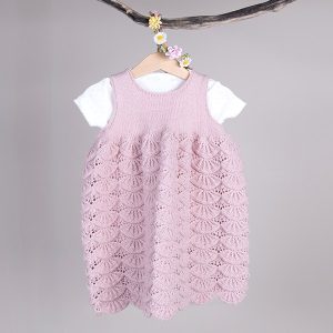 Stickad klänning Våg - garnpaket i Bluum Pure Eco Baby Wool