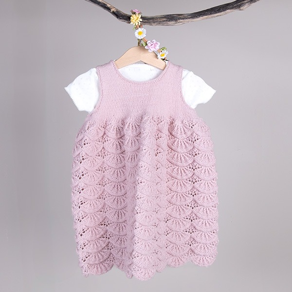 Stickad klänning Våg - garnpaket i Bluum Pure Eco Baby Wool