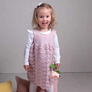 Stickad klänning Våg - garnpaket i Bluum Pure Eco Baby Wool