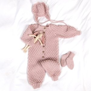 Stickad overall Bubblor - garnpaket i Bluum Pure Eco Baby Wool