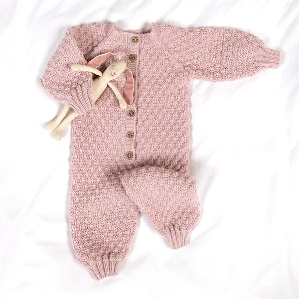 Stickad overall Bubblor - garnpaket i Bluum Pure Eco Baby Wool