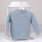 Stickad tröja Hugo - garnpaket från Bluum i Møy