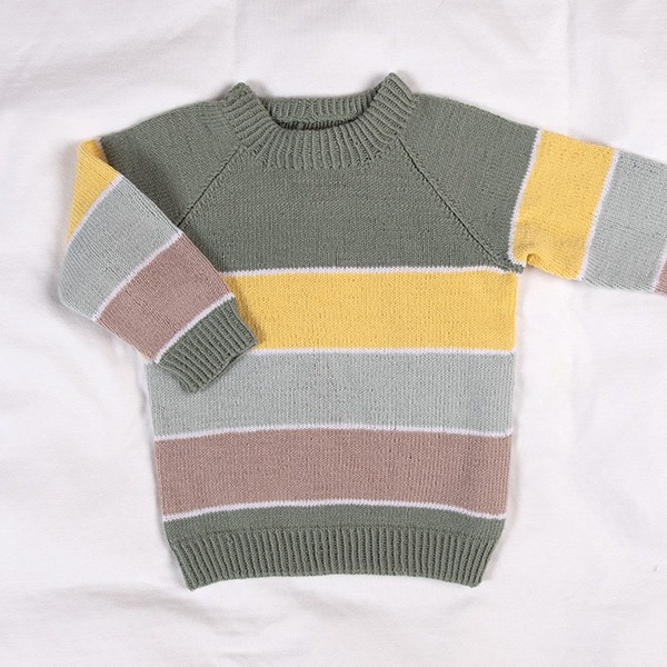 Stickad tröja Sockervadd - garnpaket i Bluum Soft Merino Ull