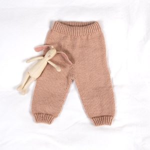 Stickad byxa Kamelia - garnpaket från Bluum i Sunset in Sahara