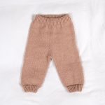 Stickad byxa Kamelia - garnpaket från Bluum i Sunset in Sahara