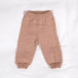 Stickad byxa Kamelia - garnpaket från Bluum i Sunset in Sahara