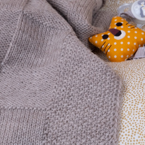 Stickad Bebisfilt - garnpaket i Bluum Pure Eco Baby Wool