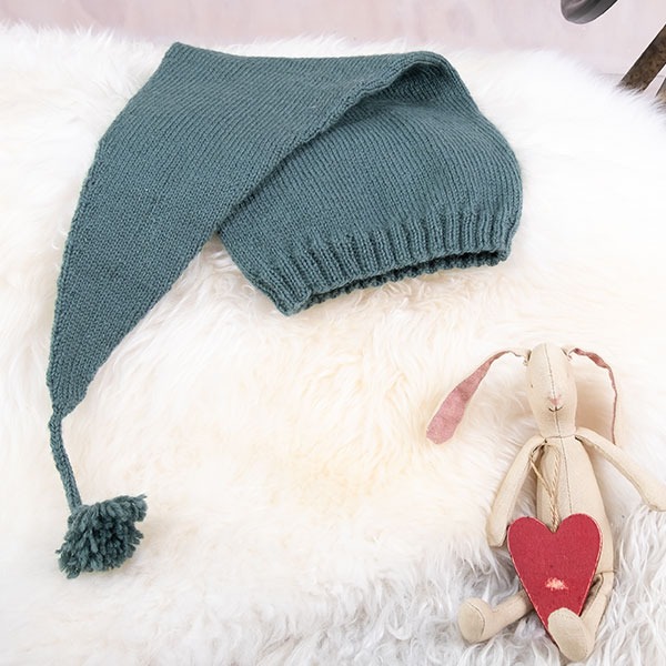 Stickat set Julväst 5 frg m/kjol och tomteluva - garnpaket i Bluum Soft Merino Ull