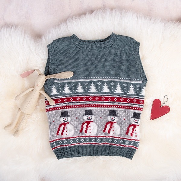 Stickat set Julväst 5 frg m/knäbyxa och tomteluva - garnpaket i Bluum Soft Merino Ull