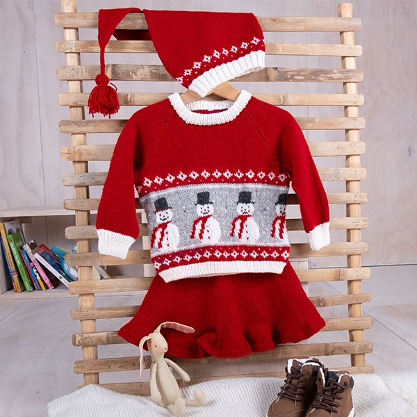 Bluum-strikk-Snmanngenser-m-3-1.jpeg Stickningsset Snögubbe tröja m/kjol och tomteluva - garnpaket i Bluum Soft Merino Ull