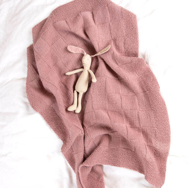Stickad Bebisfilt - garnpaket i Bluum Pure Eco Baby Wool