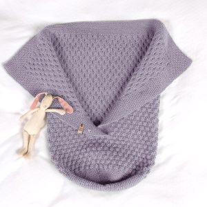 Stickad Myspåse Bubblor - garnpaket i Bluum Pure Eco Baby Wool