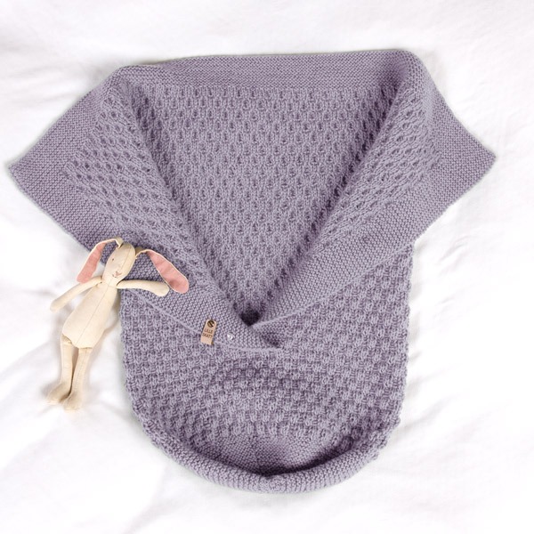 Stickad Myspåse Bubblor - garnpaket i Bluum Pure Eco Baby Wool