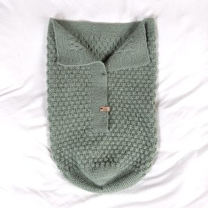 Stickad Myspåse Bubblor - garnpaket i Bluum Pure Eco Baby Wool