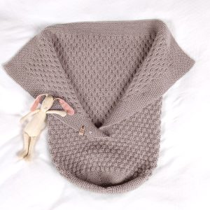 Stickad Myspåse Bubblor - garnpaket i Bluum Pure Eco Baby Wool